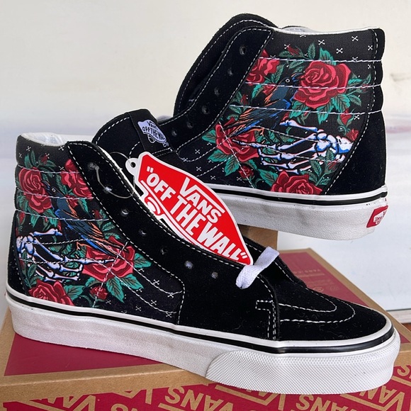 Vans WMNS Sk8-Hi
Rose Skulls Black/True White 
VN0007P6BT
Sneakers - Picture 10 of 16
